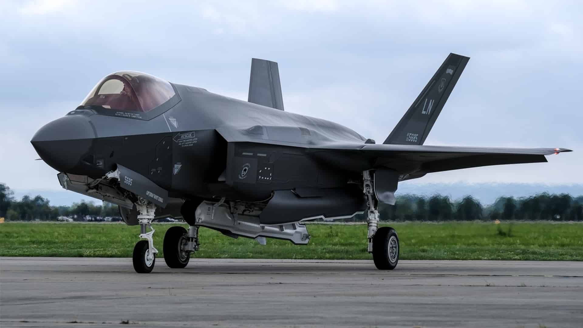 f-35 stíhačka lietadlo PM