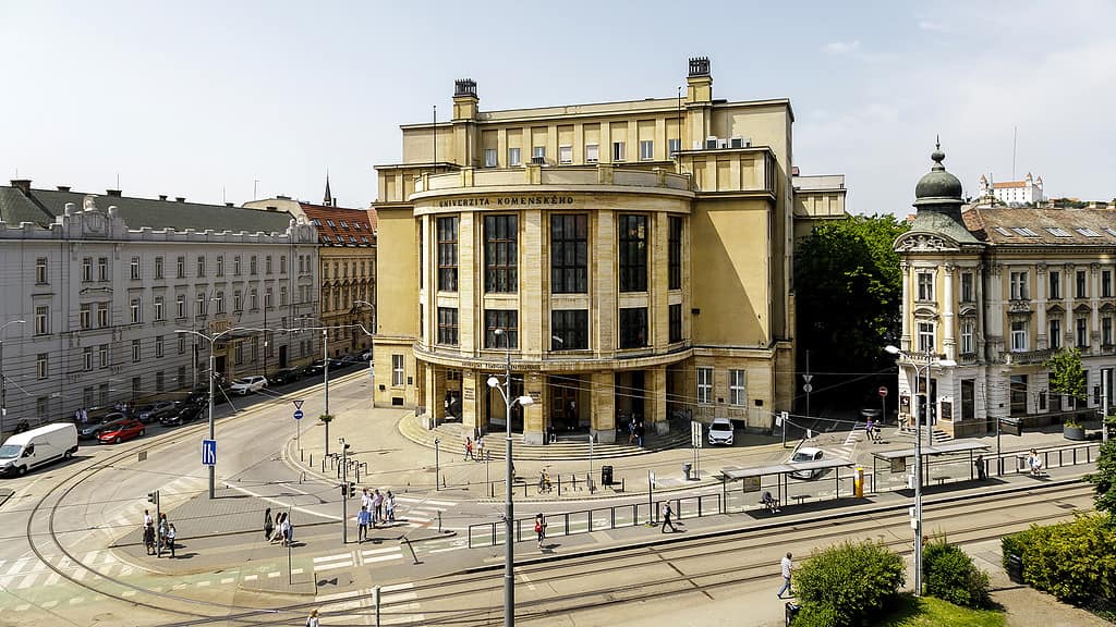 Univerzita Komenského zaostáva za najlepšími univerzitami v okolitých krajinách