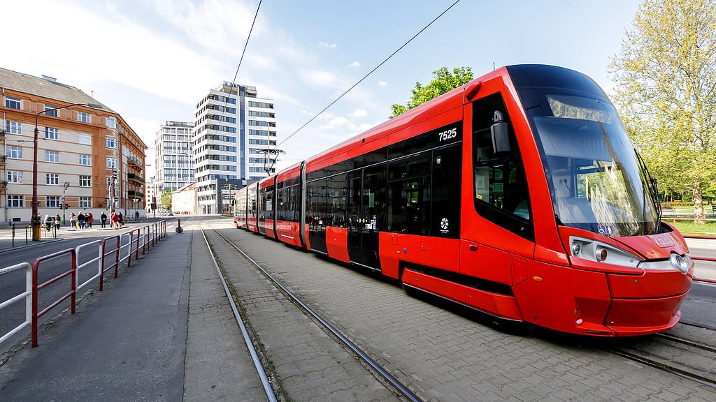 tri zrážky chodcov s električkami