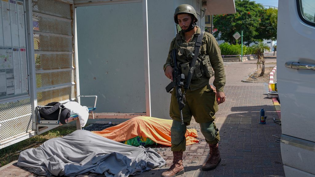 Počet mŕtvych v Izraeli po útokoch Hamasu stúpol na 600 