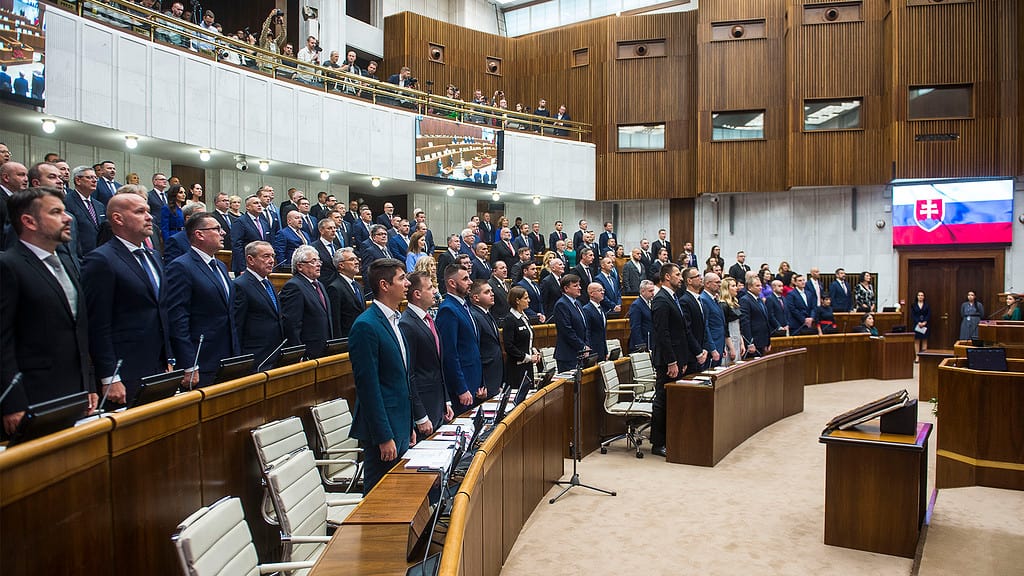 Poslanci zložili sľub