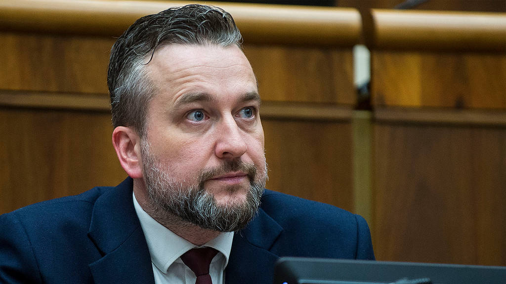 Poslanci Národnej rady (NR) SR za KDH chcú odovzdať návrh na odvolanie Ľuboša Blahu (Smer-SD) z postu podpredsedu parlamentu v utorok