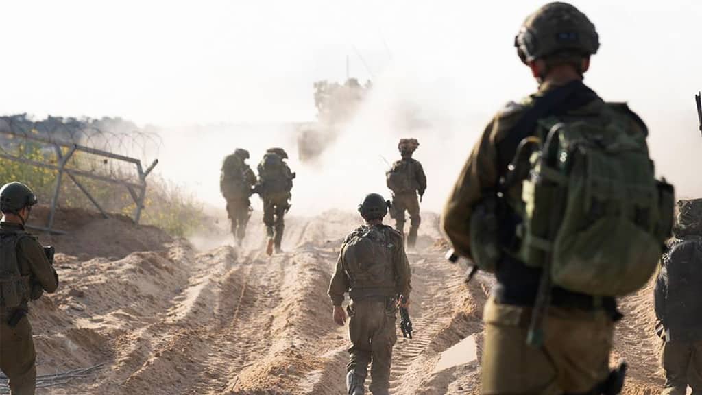 Izraelská armáda vo štvrtok večer oznámila, že obkľúčila mesto Gaza