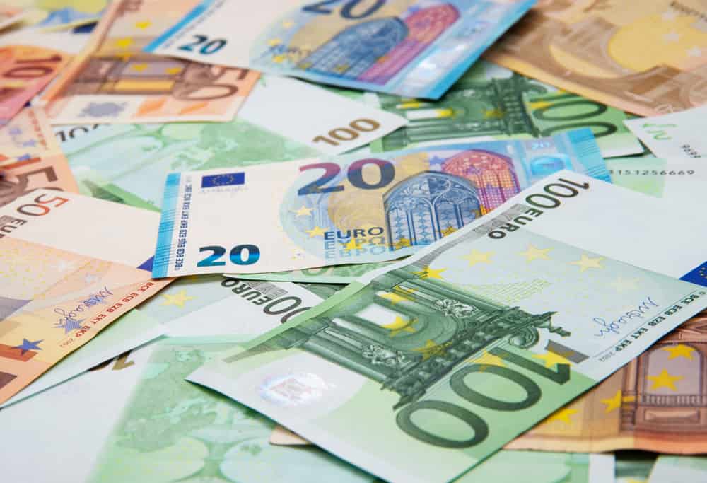 euro, peniaze, finančný príspevok