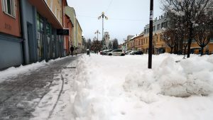 SHMÚ upozorňuje na poľadovicu, očakáva aj sneženie a tvorbu snehových jazykov