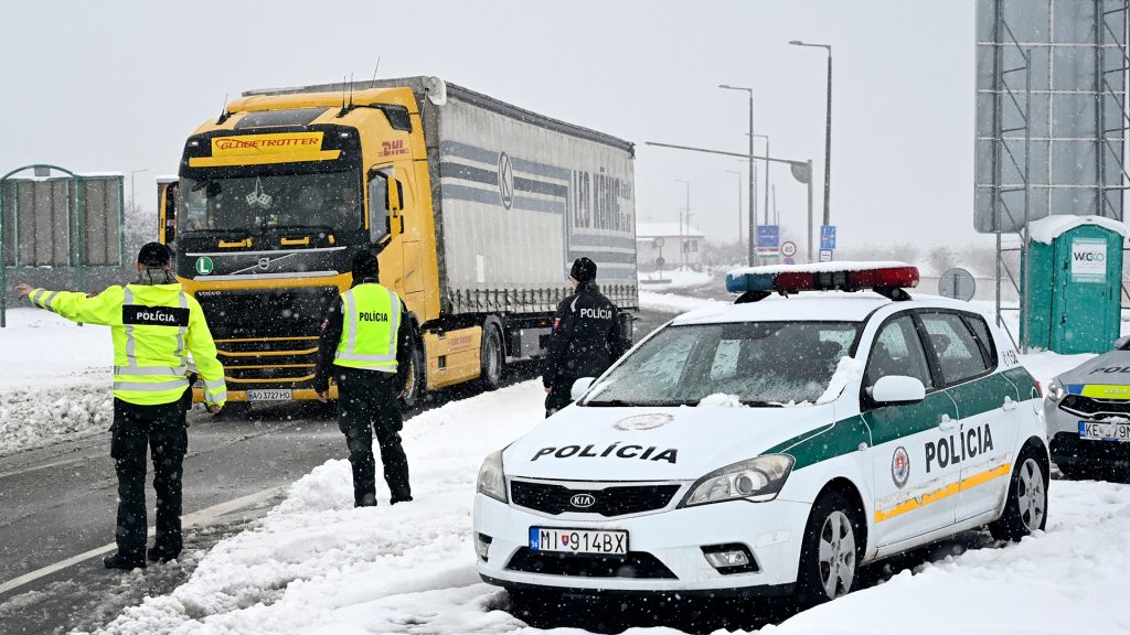 Kontroly na hraniciach s Maďarskom sa predĺžia do 22. januára 2024.