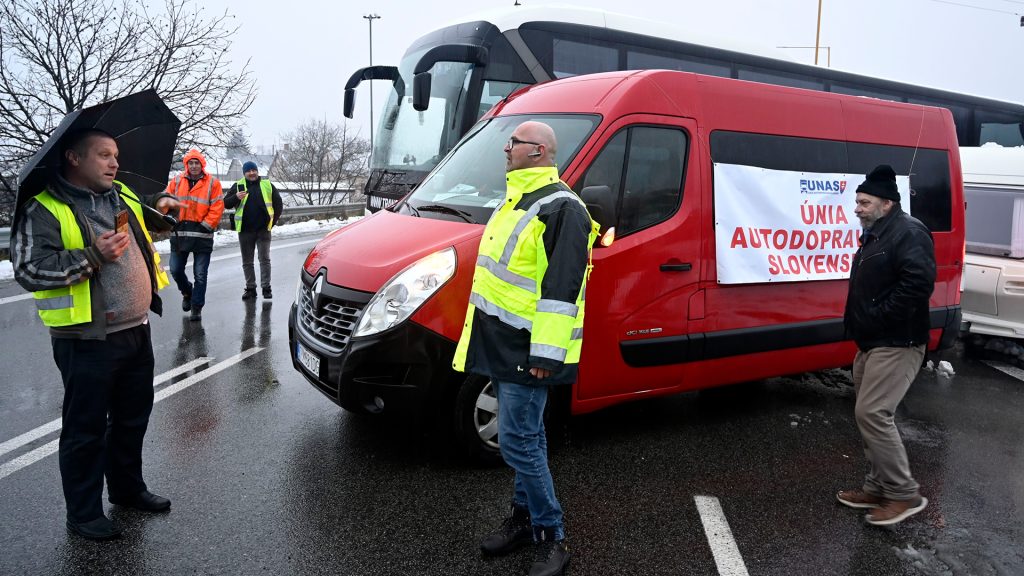 Únia autodopravcov Slovenska (UNAS) prerušila štrajk s čiastočnou blokádou hraničného priechodu Vyšné Nemecké - Užhorod