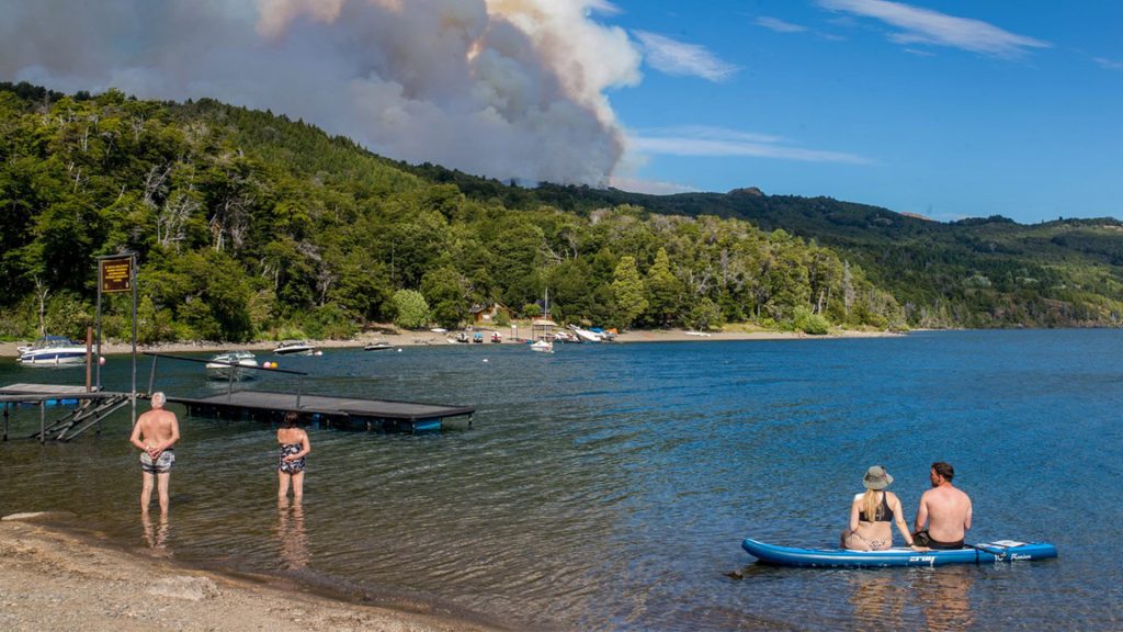 Argentínske úrady zistili, že požiar, ktorý zničil približne 600 hektárov národného parku Los Alerces v patagónskych Andách, bol založený úmyselne.