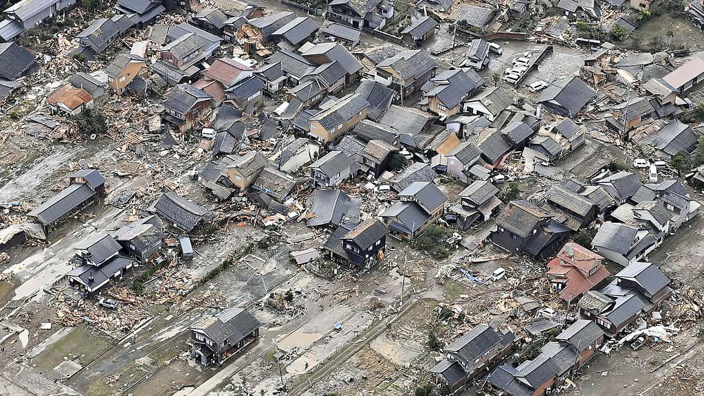 Zemetrasenie v Japonsku má najmenej 62 mŕtvych, záchranári zvádzajú boj s časom
