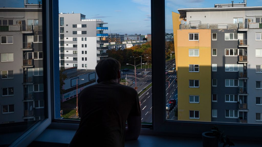 Priemerná cena nájomného za byt v rámci SR dosiahla v štvrtom kvartáli minulého roka úroveň 693 eur, čo je mierny pokles.