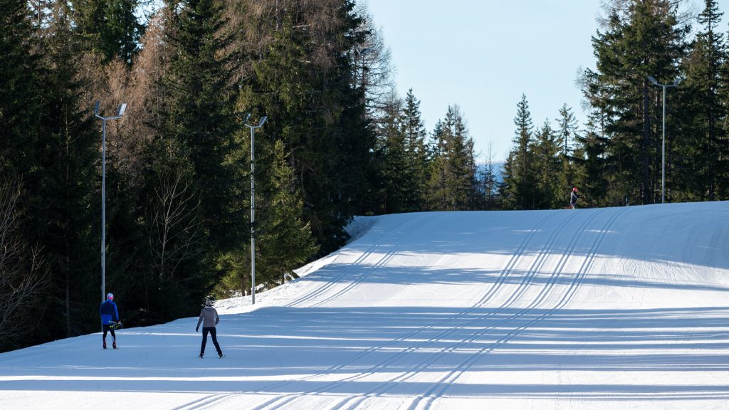 Začiatok jarných prázdnin zastihol tatranské lyžiarske strediská v plnej prevádzke. Otvorené sú všetky zjazdovky.