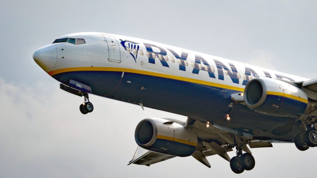 Írsky nízkonákladový letecký prepravca Ryanair plánuje počas letnej sezóny zvýšiť ceny leteniek Dôvodom sú meškajúce dodávky lietadiel.