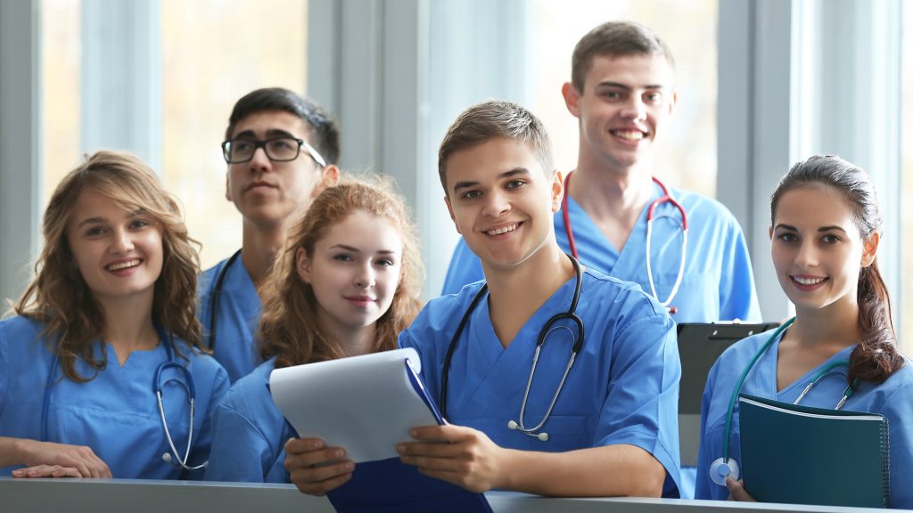 Slovenská lekárska komora sa obáva zvýšenia počtu študentov medicíny.