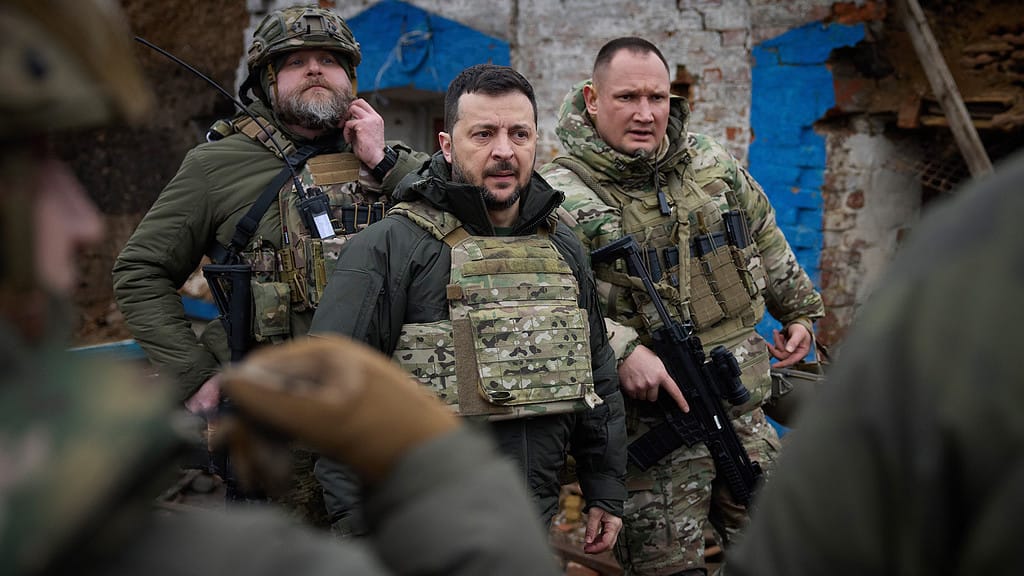 Ukrajinský prezident Volodymyr Zelenskyj povedal, že „premýšľa“ o výmene hlavného veliteľa ukrajinských ozbrojených síl Valerija Zalužného.