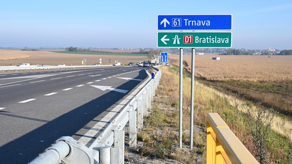 Polícia informovala, že od 12. marca z dôvodu frézovania vozovky uzavrie most nad diaľnicou D1, ktorý spája Ivanku pri Dunaji s Čiernou Vodou.
