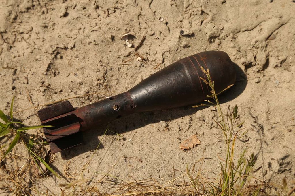 Vojenskú muníciu našiel v piatok 24-ročný muž na poli smerom na obec Davidov v katastrálnom území obce Sačurov (okres Vranov n/Topľou).