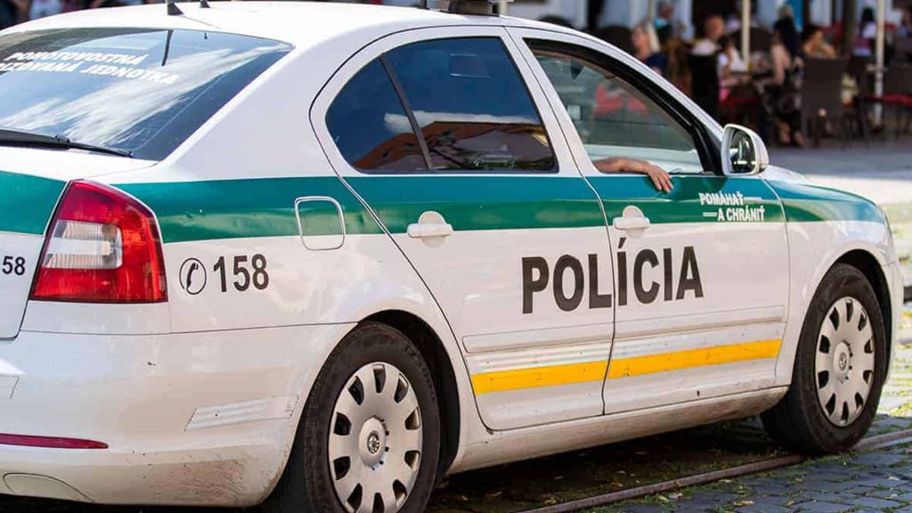 Úrad inšpekčnej služby (ÚIS) zasahoval v utorok ráno v objekte Ministerstva vnútra (MV) SR v Žiline, zadržali štyroch policajtov.