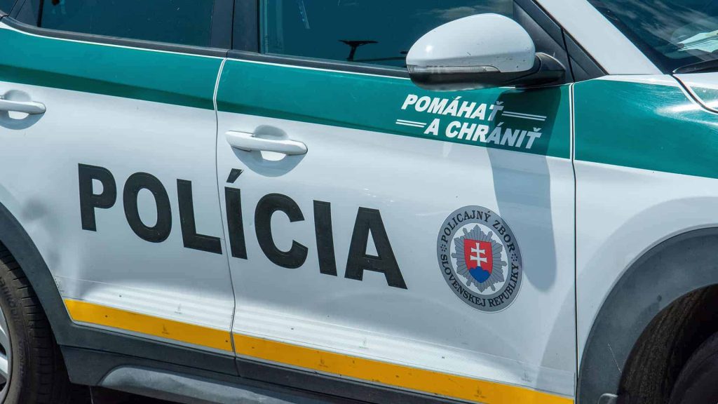 V policajnej cele skončil Medzilaborčan, ktorý jazdil na cudzom aute napriek tomu, že mal súdom doživotne zakázané šoférovať.