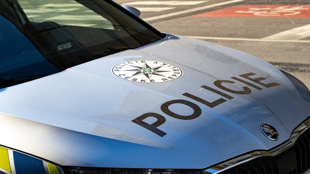 Českí policajti objavili v utorok na železničnej stanici v Černošiciach v Stredočeskom kraji dvoch mŕtvych mužov. 