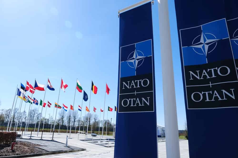 Severoatlantickej aliancii dôveruje viac než polovica Čechov a s členstvom ČR v NATO ich súhlasí 70 percent. 