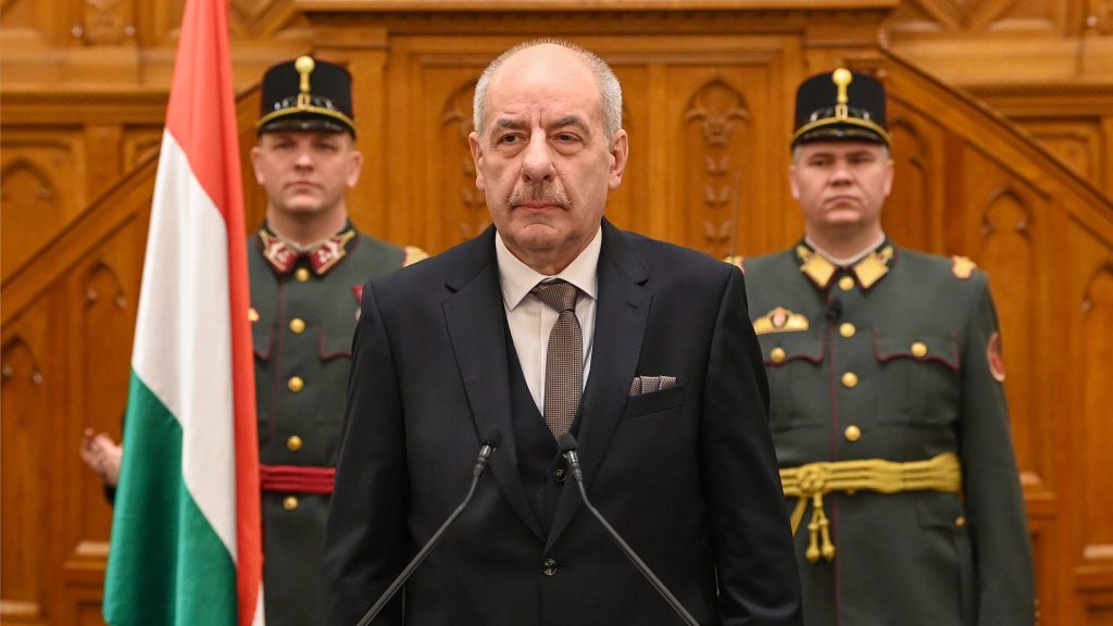 Bývalý predseda maďarského Ústavného súdu (AB) Tamás Sulyok sa v utorok oficiálne stal novým prezidentom republiky.