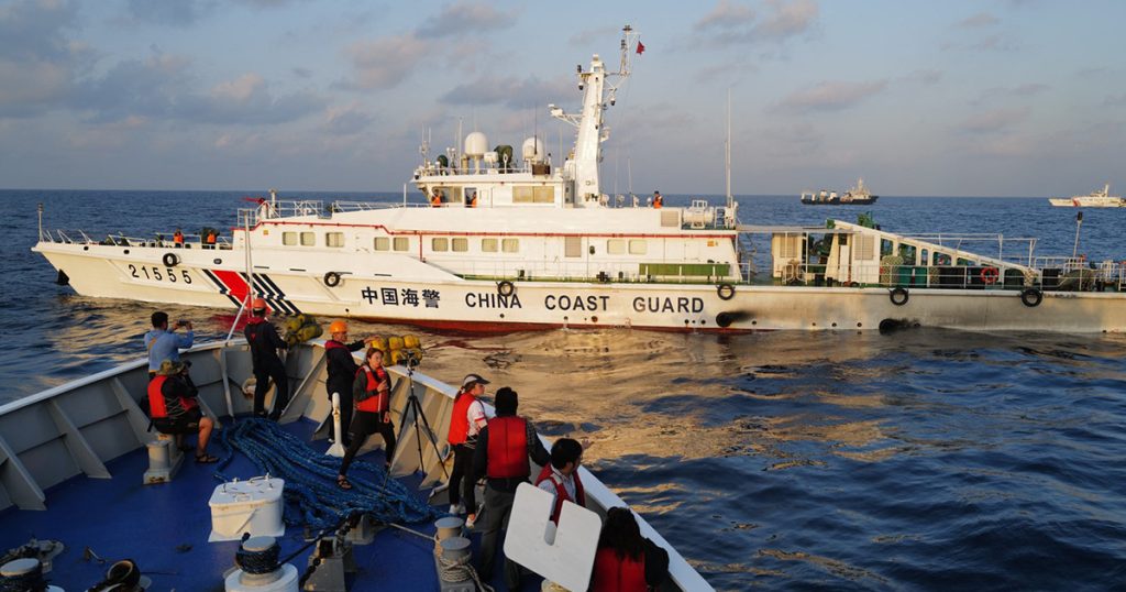 Čínska pobrežná stráž počas hliadky neďaleko atolu Scarborough Shoal v Juhočínskom mori použila vodné delo proti dvom filipínskym lodiam. 