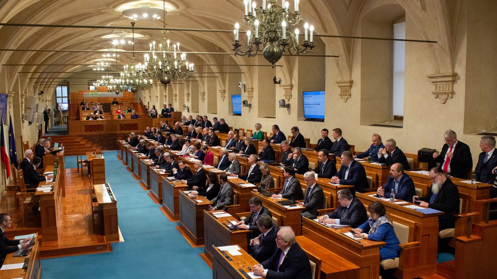 Český Senát umožnil, aby boli prijaté nové pravidlá pre partnerstvá párov rovnakého pohlavia. Môžu byť prijaté už vo štvrtok.