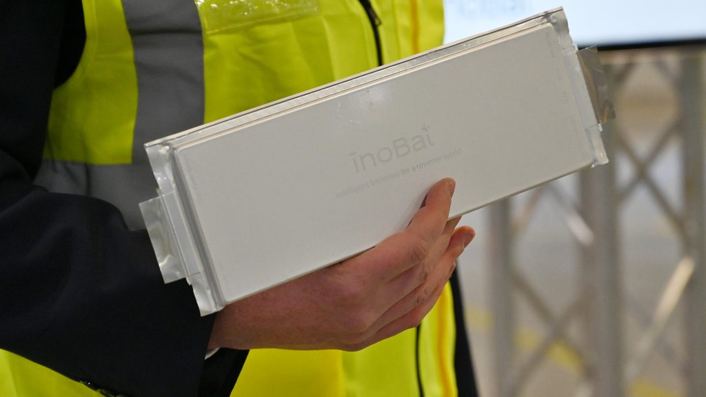 Slovenská spoločnosť InoBat, ktorá vyvíja batérie do elektrických vozidiel, vyrobila prvé batérie s označením „made in Slovakia“.