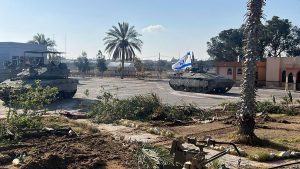 Izraelská tanková brigáda v utorok prevzala v Rafahu v Pásme Gazy kontrolu nad tamojšou stranou hraničného priechodu s Egyptom.
