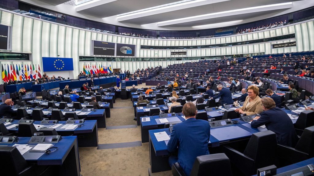 Výsledky blížiacich sa volieb do Európskeho parlamentu (EP) ovplyvní aj prípadné vystúpenie predsedu vlády Roberta Fica.