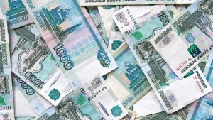 Rusko: Súd zakázal toaletný papier s potlačou 1000-rubľovej bankovky